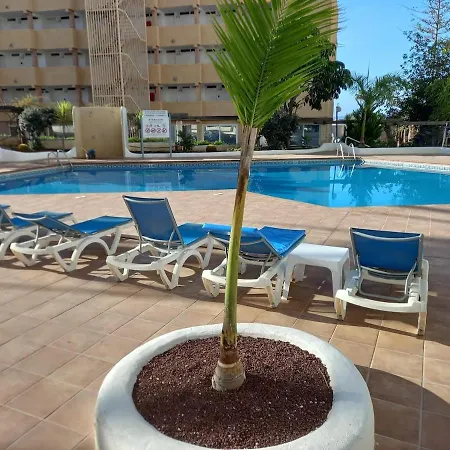Americas With Pool Direct Access شقة