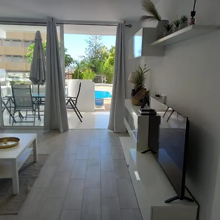 Americas With Pool Direct Access أذيخي